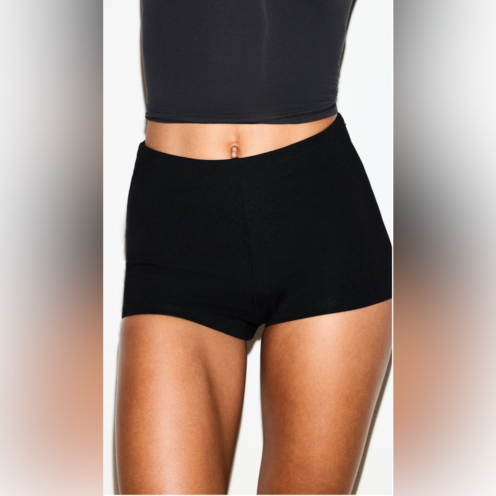 SKIMS HIGH-WAISTED HOT SHORT / XS, S